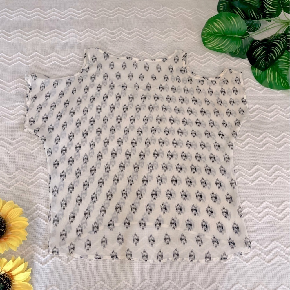 Cold Shoulder Sheer Layer Top | One Clothing - Picture 5 of 6